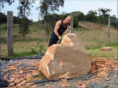 Prende a Colpi D'Ascia Questa Roccia per Qualche Ora, Quando Ho Visto Cosa Ha Fatto- WOW