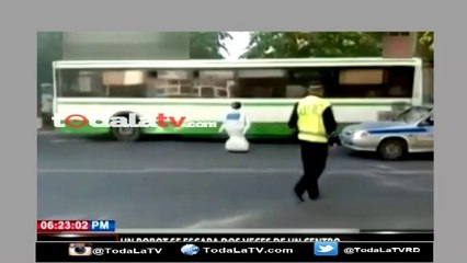 Insólito! Un Robot Escapa de un centro de pruebas de donde lo tenian-Famosos Inside-Video