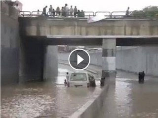 Hi-ace with passenger stuck under the bridge in shaikhpura due to heavy rain