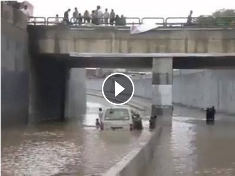 Hi-ace with passenger stuck under the bridge in shaikhpura due to heavy rain