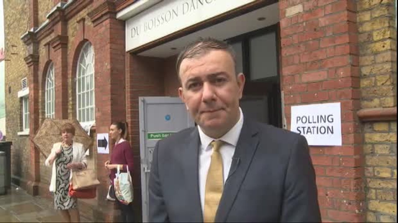 Britânicos decidem se Reino Unido continua como membro da União Europeia