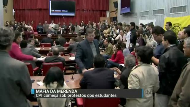 CPI da Merenda começa sob protestos de estudantes