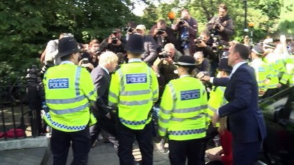 Les Britanniques tournent le dos à l'UE, Cameron démissionne