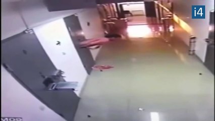 Mosca-Uomo evade dalla feritoia del cibo