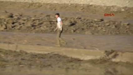 Muş'ta Sel Faciası Anne ile Oğlu Öldü, 5 Aylık Bebek Kayıp