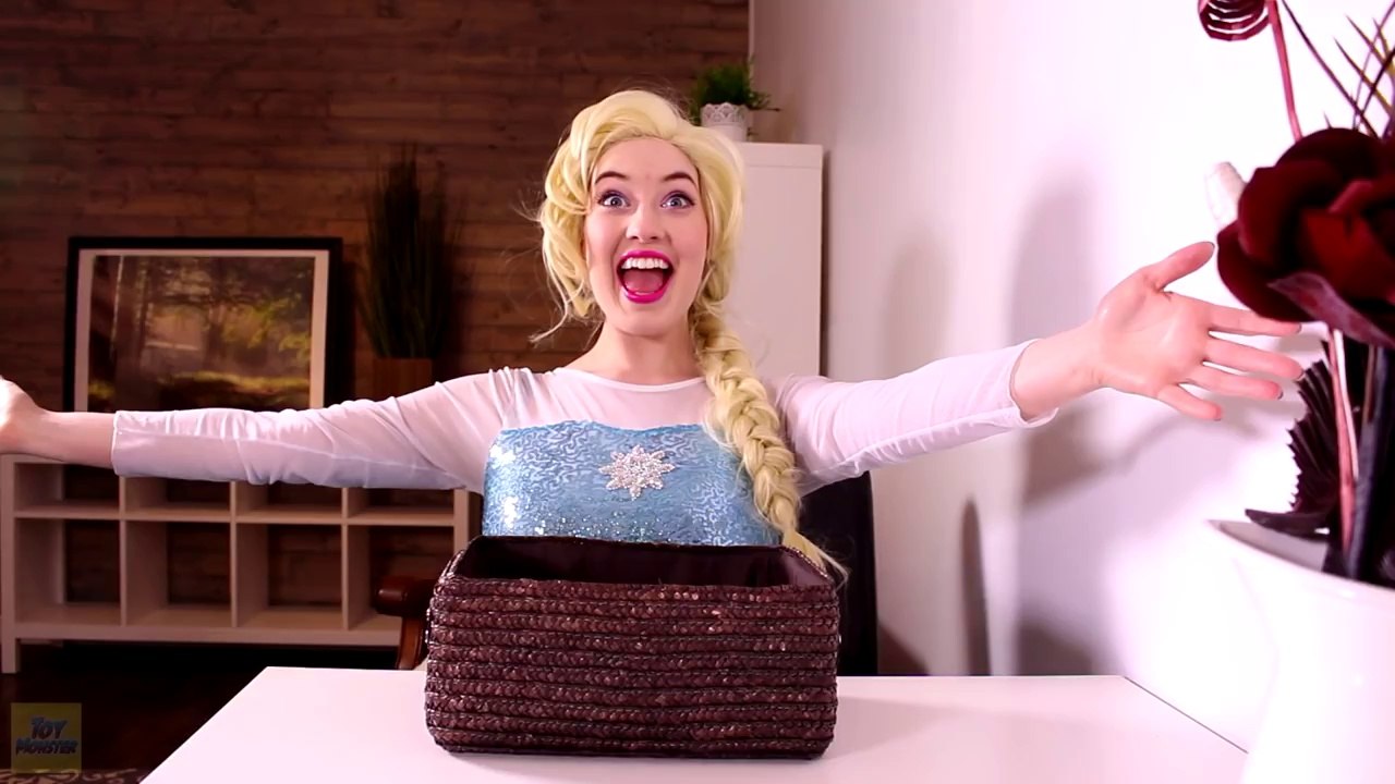 Frozen Elsa Deniz kızı olur! Örümcek adam pembe Spidergirl Anna & Joker süper kahraman eğlenceli gerçek hayatta