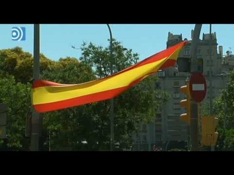 Barcelona amanece plagada de banderas de España