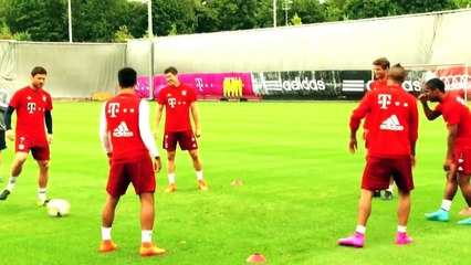 Douglas Costa outshines Vidal in Bayern's nutmeg duel