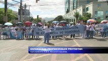 Enfermeras profesionales protestan por el reajuste salarial