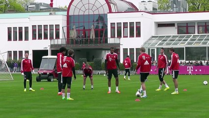 Funny Jerome Boateng kicks David Alabas ass