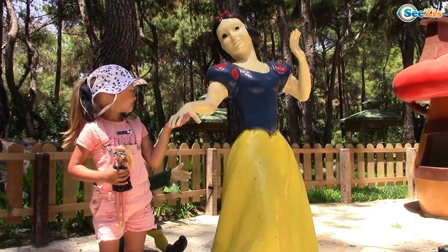 Ярослава и Кукла Штеффи отправляются в Зоопарк Анталии. Кормим Животных - Видео для детей Часть 1