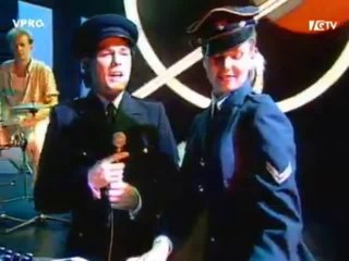 The Associates - Party Fears Two (Götterdämmerung 2000, Dutch TV) (1982)