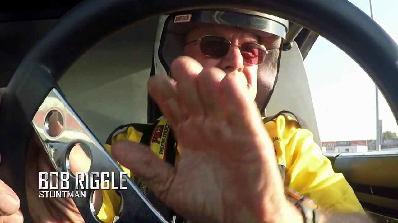 Jay Leno teste une voiture et part en tonneaux !!!