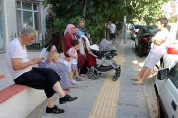 Yalova'da 4.4'le Sallandı, Vatandaş Sokaklara Döküldü