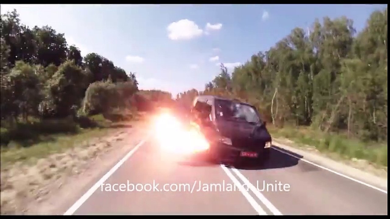 GoodieTwoShoes feat. Basement Jaxx - WAR