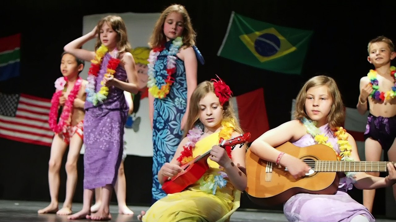 Spectacle Le guide du petit moutard - Danse hawaienne