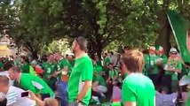 Quand des fans irlandais chantent pour la police