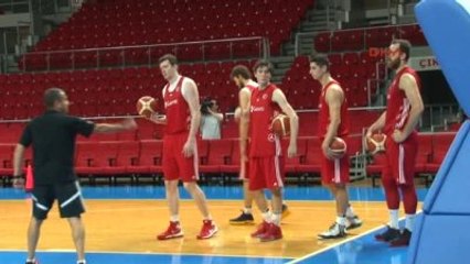 A Milli Erkek Basketbol Takımı Rio Olimpiyat Elemeleri'ne Hazırlanıyor