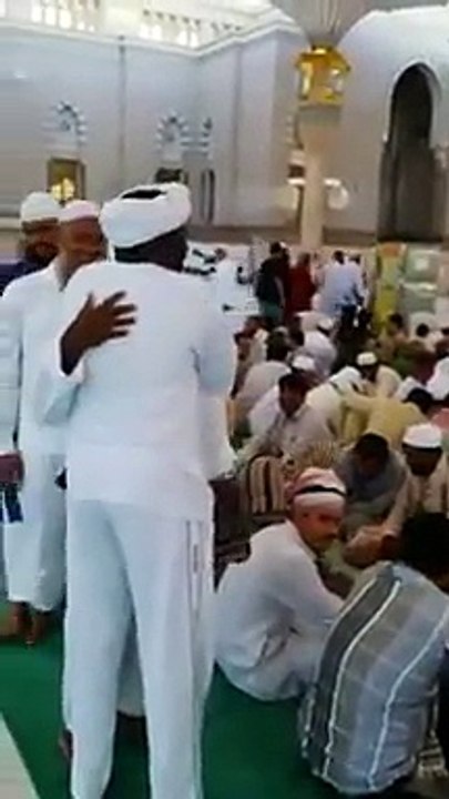 Watch What Happens In Masjid-e Nabwi During Aftari