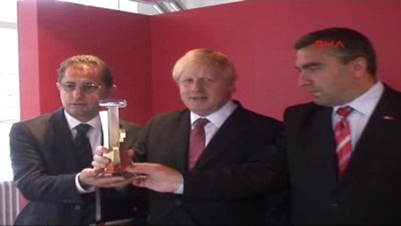 İngiltere?nin Yeni Başbakan Adayı Johnson Kemençe Çalmıştı