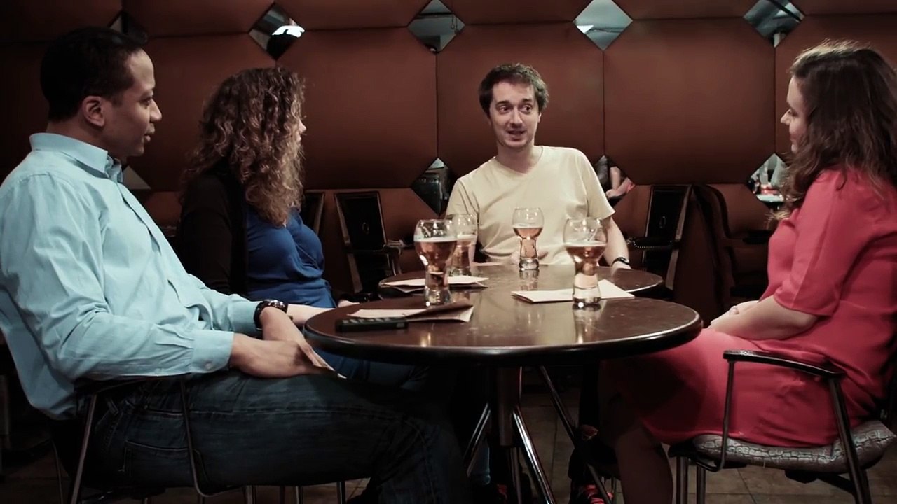 Un sketch comique montrant les difficultés de la langue française à travers des représentations