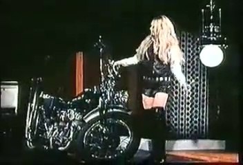 I don't mind to die with the wind blowing in my hair, if I go to paradise It'll be at an hellish way...