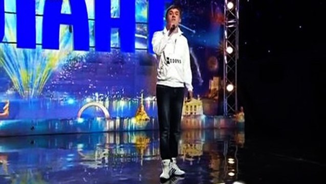 Этот парень зачитал рэп про ДЕДА, зал аплодировал стоя, до слез