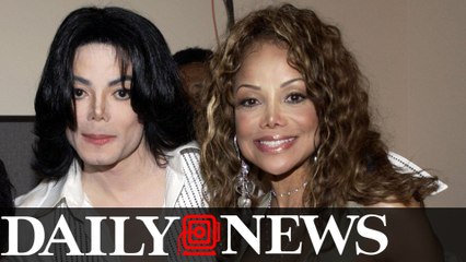 Video herunterladen: Michael Jackson’s Sister La Toya Beg Fans ‘Let Him RIP’