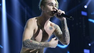 Justin Bieber Loses His Pants On Stage