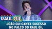 João Gui canta sucesso no palco do Raul