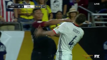 Michael Orozco Gets A Red Card For A Crazy Push vs Santiago Arias!