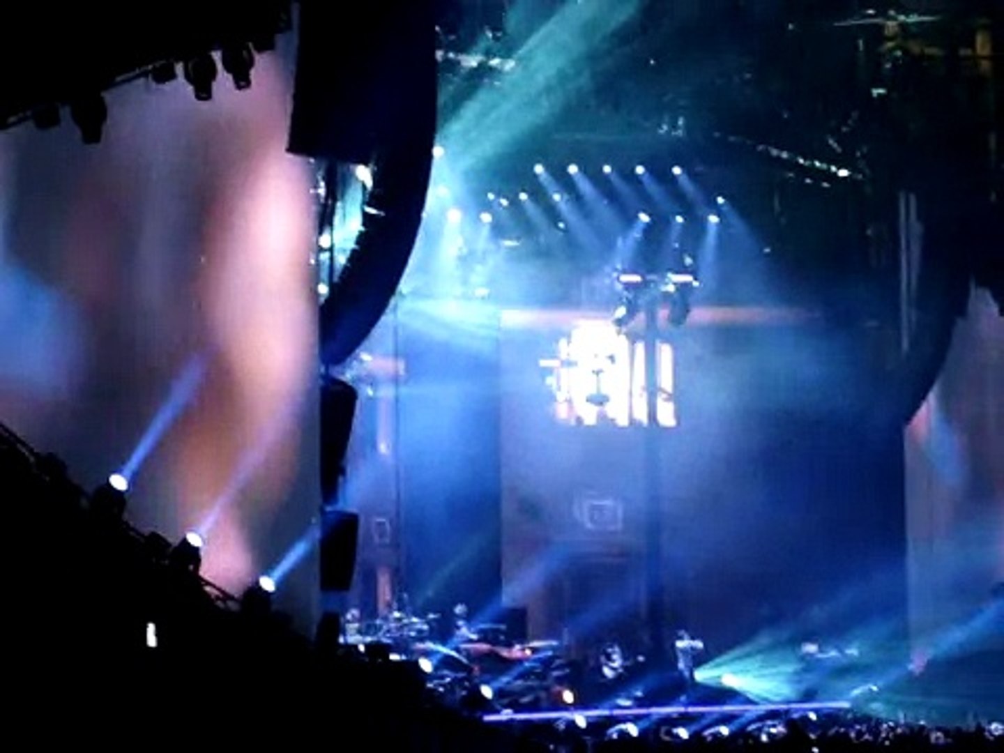 B O B And Eminem Live Yankee Stadium Airplanes 9 13 10 Video Dailymotion dailymotion