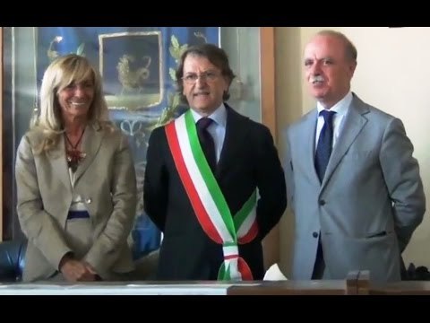 Aversa (CE) - De Cristofaro indossa la fascia tricolore: Rispetterò gli impegni (21.06.16)
