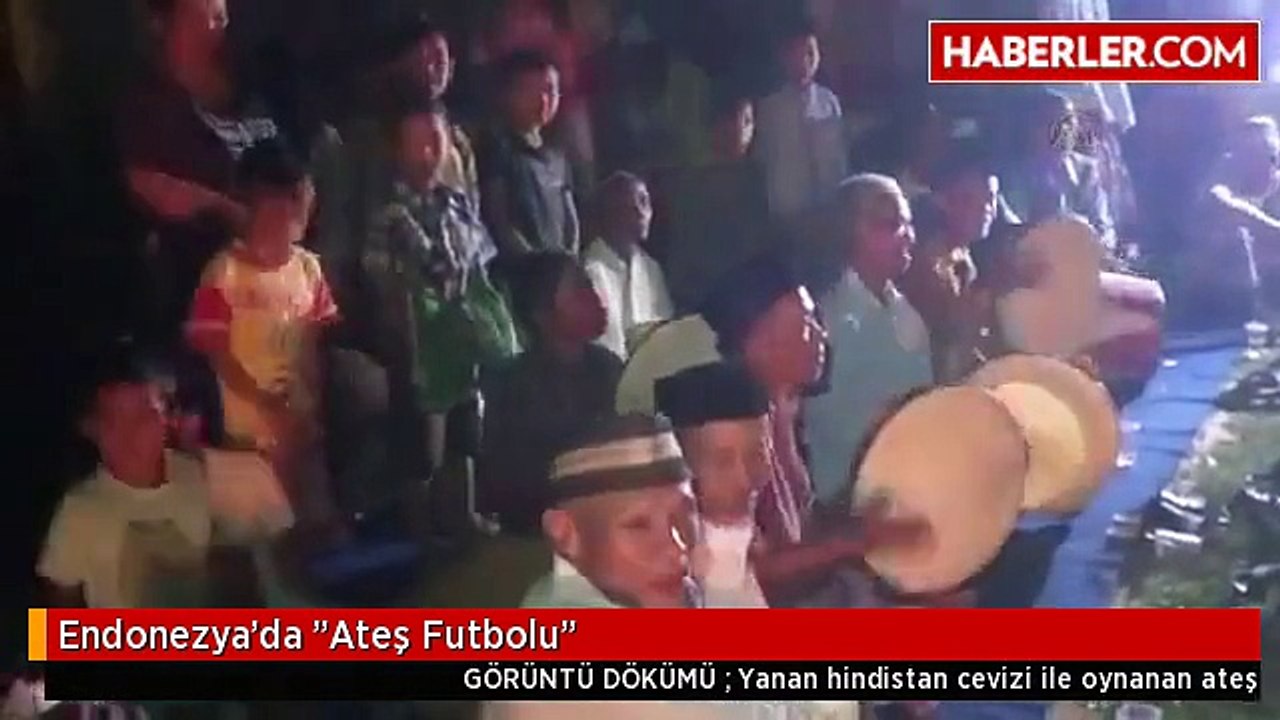 Endonezya'da "Ateş Futbolu"