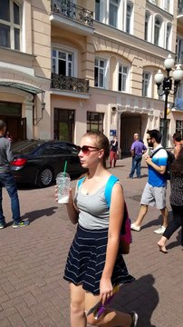 Гопник из БМВ избил девушку на Старом Арбате