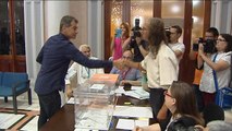 Toni Cantó, candidato de Ciudadanos por Valencia, ejerce su voto a primera hora