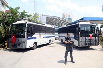 Bağcılar'da Şüpheli Otobüs Polisi Alarma Geçirdi