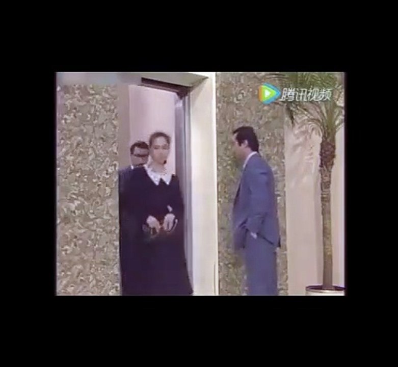 日本猥琐男与美女电梯独处，美女竟然脱了！