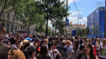 La fan zone de Lyon complètement saturée de supporters