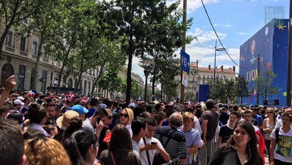 Télécharger la video: La fan zone de Lyon complètement saturée de supporters