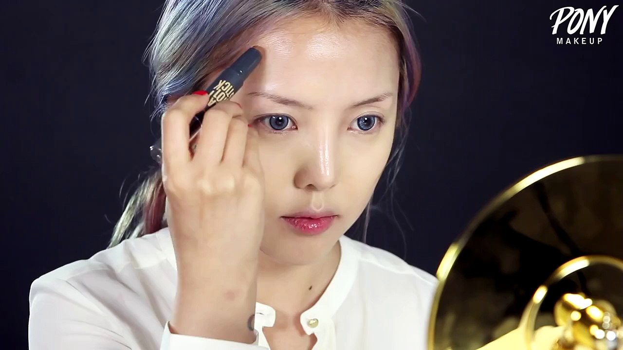 Un coup de maquillage et elle se transforme en Taylor Swift