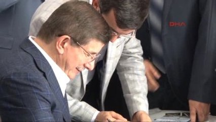 Ahmet Davutoğlu Beyazıt'ta Kitabını İmzaladı 2