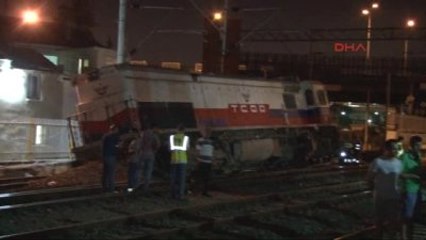 İzmir - Sinyal İhlali Yapan Lokomotif Yolcu Trenine Çarptı