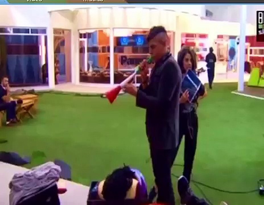Sargento Rap y Danielle Clyde "Besos Fucking Famous"