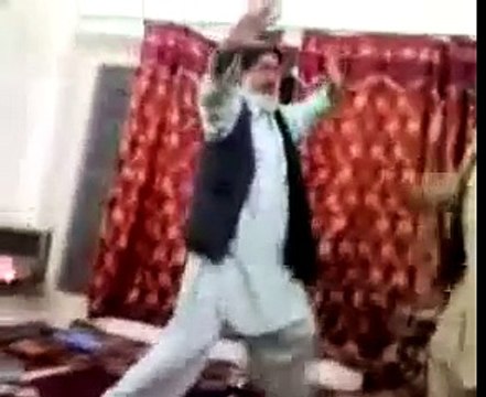 Mulla Dancing Crazy - Pakistani Molvi Funny Dance Video - Electrifying Molvi