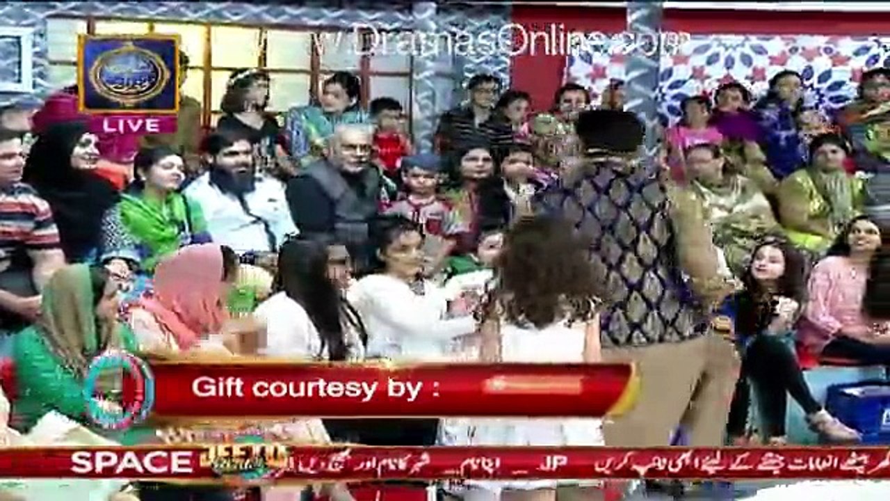 Watch What Fahad Mustafa Did With This Girl