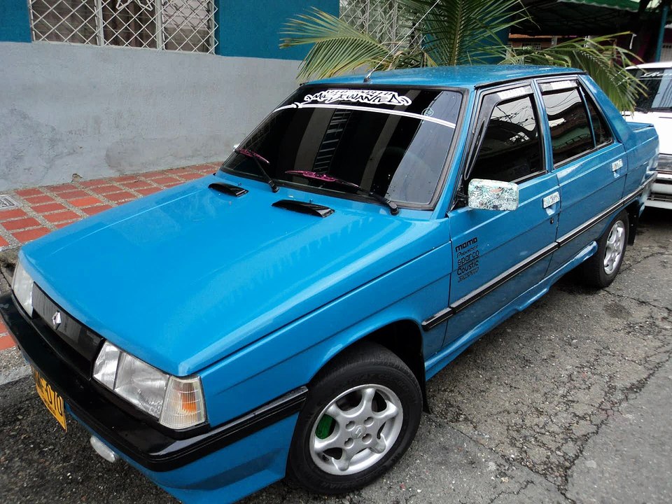 toyota hilux y renault 9 polarizados