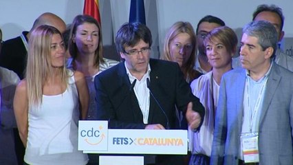 Puigdemont pide a los que "fantasean" con referendos que se sumen al proceso