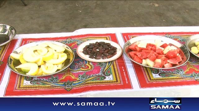 Motor cycle mechanic roz ke kamae musafroo ke aftari pr lga deta hy