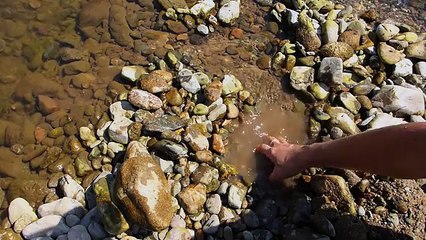 Simple fish trap from rocks - Handmade